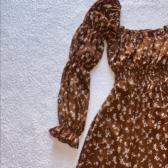 NWOT ASTR THE LEBEL Long Sleeve Floral Dress in Brown - Picture 7 of 9